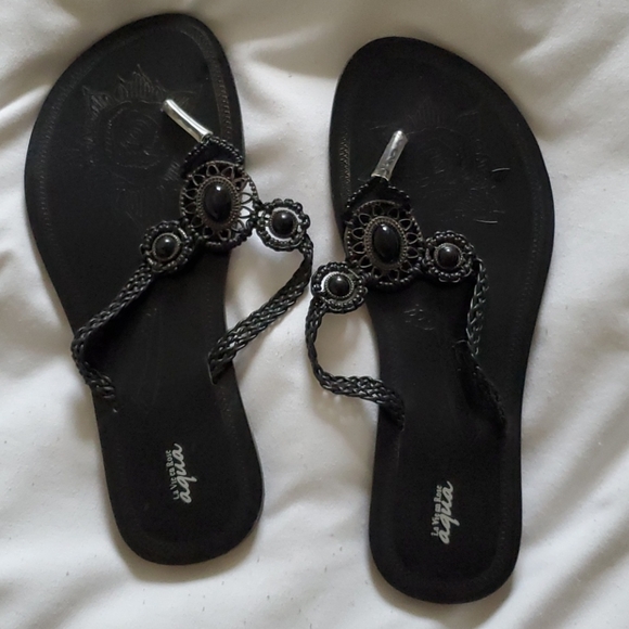 Sandles - Picture 1 of 3